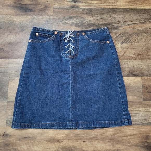 Vintage Y2K Guess Jeans Medium Wash Mini Denim Skirt W/ Lace Closure Size 16-7 - Picture 1 of 7